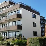 Res 408 - Residenz - Teilseeblick *