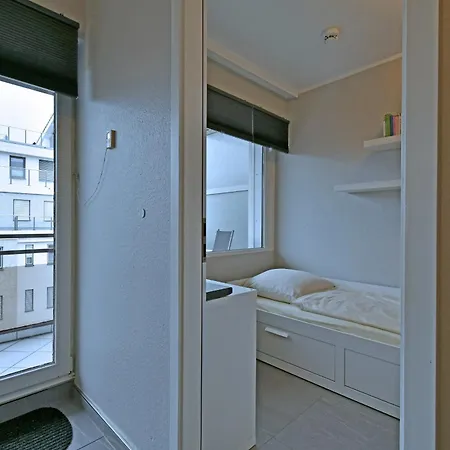 Res 408 - Residenz - Teilseeblick *